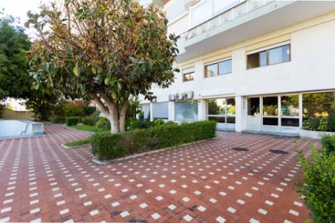 Apartamento T3 em Miraflores | Espaço, Conforto e Qualidade de Vida