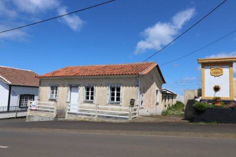 Moradia T4 nos Altares em Angra do Heroísmo