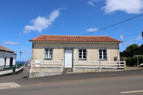 Moradia T4 nos Altares em Angra do Heroísmo