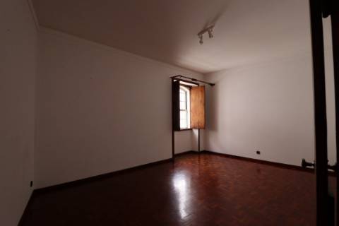 Apartamento T3 Duplex no Centro de Angra do Heroísmo