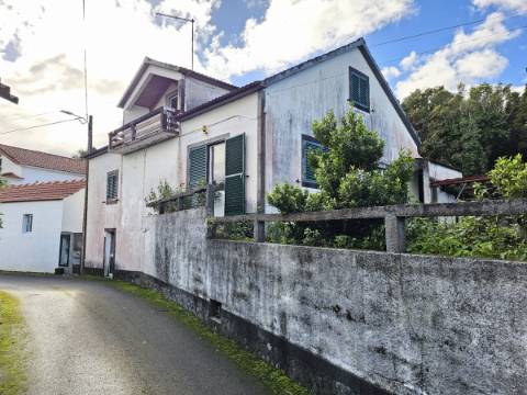 Moradia T4 em Santo António - São Roque do Pico