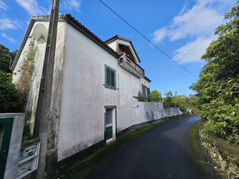 Moradia T4 em Santo António - São Roque do Pico