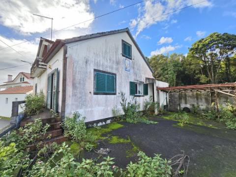 Moradia T4 em Santo António - São Roque do Pico