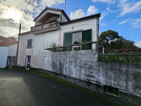 Moradia T4 em Santo António - São Roque do Pico