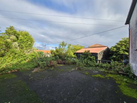 Moradia T4 em Santo António - São Roque do Pico