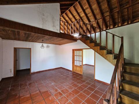 Moradia T4 em Santo António - São Roque do Pico