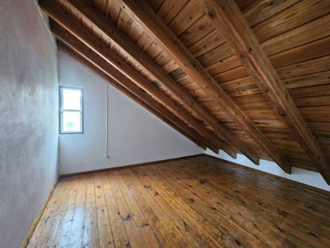 Moradia T4 em Santo António - São Roque do Pico