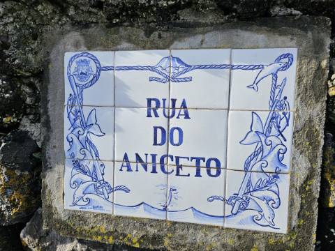 Moradia T4 em Santo António - São Roque do Pico