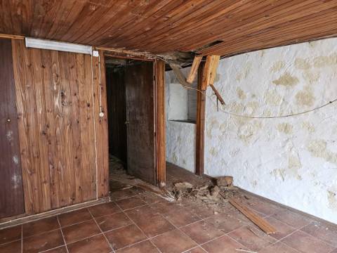 Moradia T4 em Santo António - São Roque do Pico