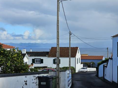 Moradia T4 em Santo António - São Roque do Pico