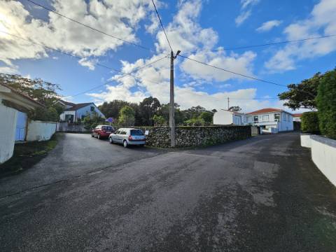 Moradia T4 em Santo António - São Roque do Pico