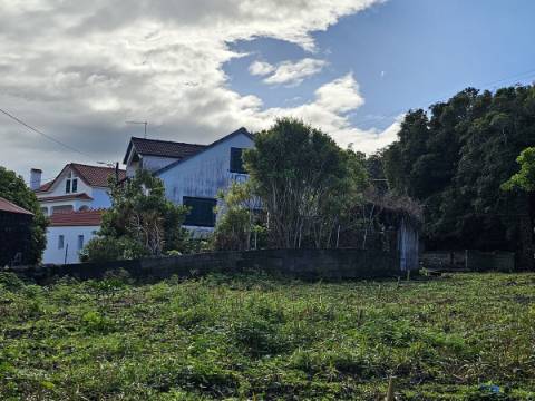 Moradia T4 em Santo António - São Roque do Pico