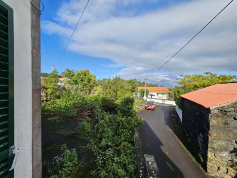 Moradia T4 em Santo António - São Roque do Pico