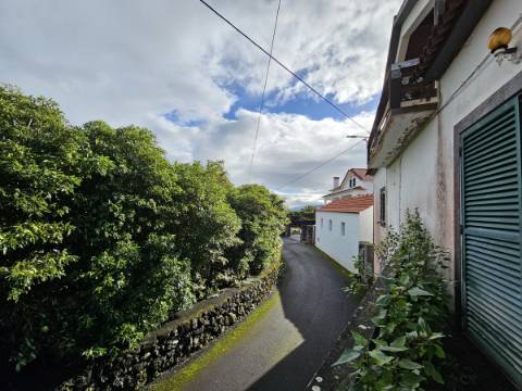 Moradia T4 em Santo António - São Roque do Pico