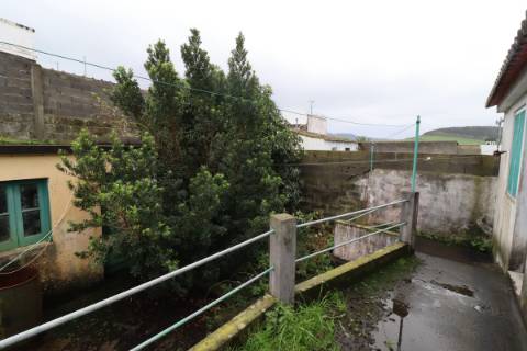 Moradia T5 na Ribeirinha - Ribeira Grande