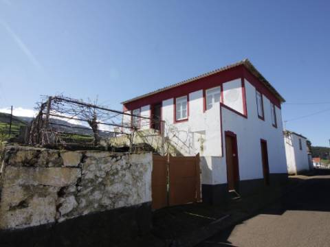 Moradia T3 no Raminho em Angra do Heroísmo