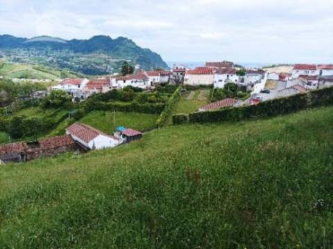 Conjunto de 3 Terrenos Rústicos de Cultura em Lomba do Cavaleiro na Povoação