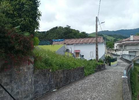 Conjunto de 3 Terrenos Rústicos de Cultura em Lomba do Cavaleiro na Povoação