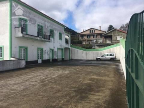 Edifício Misto de Habitação e Restaurante em Posto Santo Angra do Heroísmo