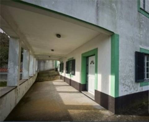 Edifício Misto de Habitação e Restaurante em Posto Santo Angra do Heroísmo