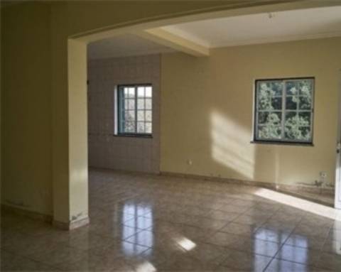 Edifício Misto de Habitação e Restaurante em Posto Santo Angra do Heroísmo