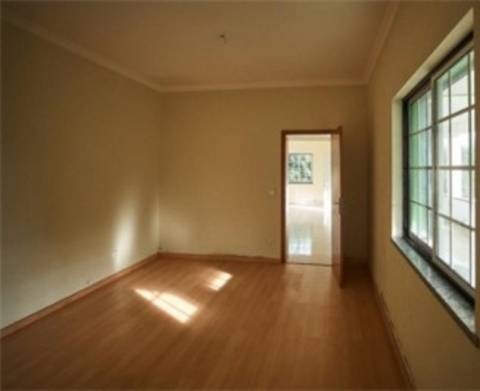 Edifício Misto de Habitação e Restaurante em Posto Santo Angra do Heroísmo