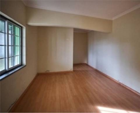 Edifício Misto de Habitação e Restaurante em Posto Santo Angra do Heroísmo