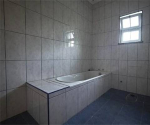 Edifício Misto de Habitação e Restaurante em Posto Santo Angra do Heroísmo