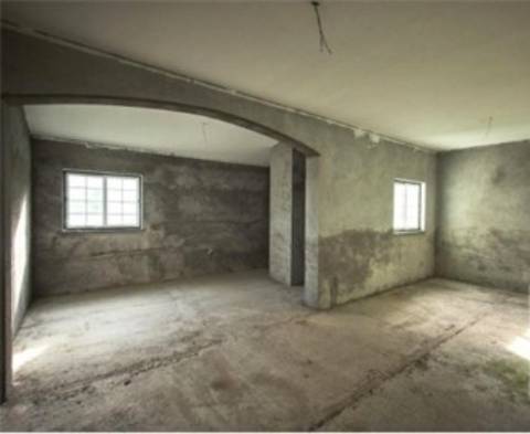 Edifício Misto de Habitação e Restaurante em Posto Santo Angra do Heroísmo