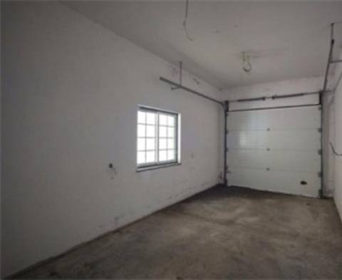 Edifício Misto de Habitação e Restaurante em Posto Santo Angra do Heroísmo