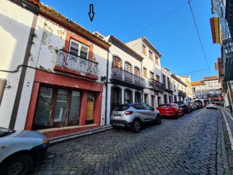 Prédio Urbano de Habitação e Comércio no Centro de Angra do Heroísmo