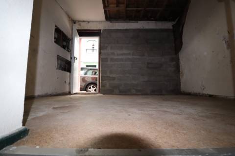 Prédio Urbano de Habitação e Comércio no Centro de Angra do Heroísmo