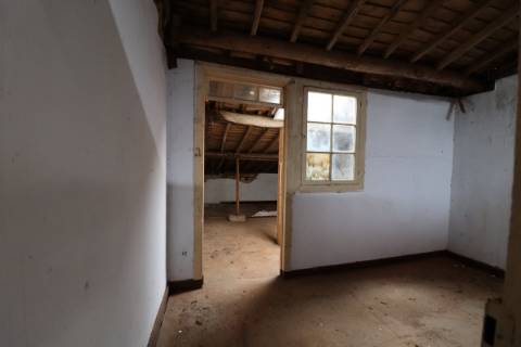 Prédio Urbano de Habitação e Comércio no Centro de Angra do Heroísmo