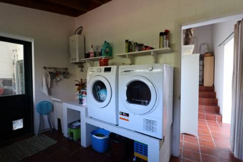 CASA DE CAMPO COM AMPLO JARDIM PARA AMANTES DA NATUREZA