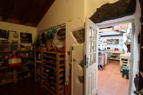 CASA DE CAMPO COM AMPLO JARDIM PARA AMANTES DA NATUREZA