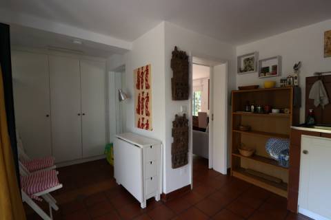 CASA DE CAMPO COM AMPLO JARDIM PARA AMANTES DA NATUREZA