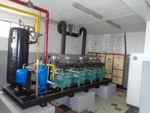 Prédio Industrial de 2 Edifícios e 1 Armazém em Santa Cruz - Praia da Vitória