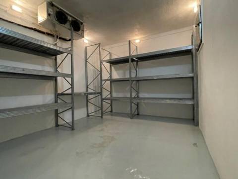 Prédio Industrial de 2 Edifícios e 1 Armazém em Santa Cruz - Praia da Vitória