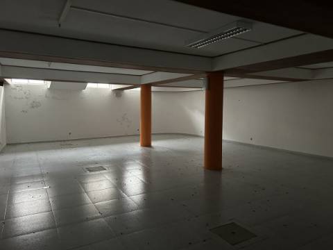 Edifício com Loja no R/C e 9 Apartamentos em Ponta Delgada