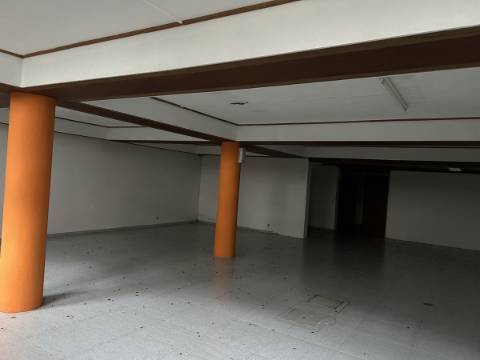 Edifício com Loja no R/C e 9 Apartamentos em Ponta Delgada