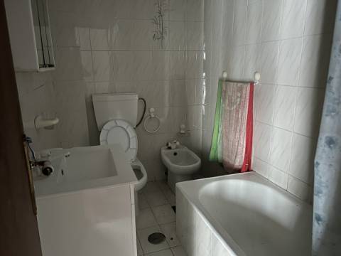 Edifício com Loja no R/C e 9 Apartamentos em Ponta Delgada