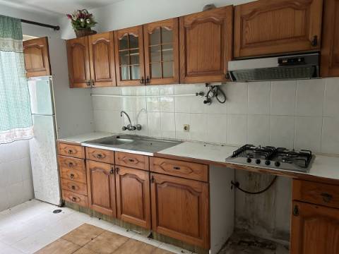 Edifício com Loja no R/C e 9 Apartamentos em Ponta Delgada