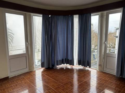 Edifício com Loja no R/C e 9 Apartamentos em Ponta Delgada