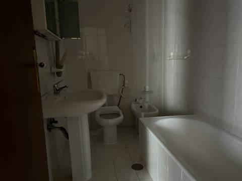 Edifício com Loja no R/C e 9 Apartamentos em Ponta Delgada