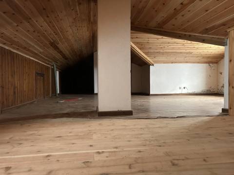 Edifício com Loja no R/C e 9 Apartamentos em Ponta Delgada