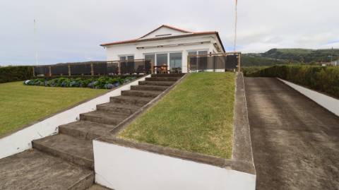 MORADIA ISOLADA COM VISTA MAR DIRETA