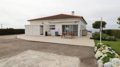 MORADIA ISOLADA COM VISTA MAR DIRETA