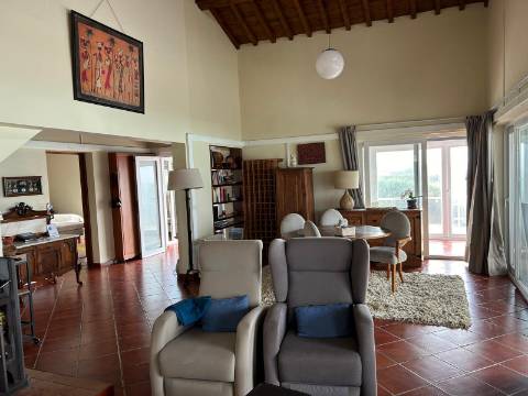 MORADIA ISOLADA COM VISTA MAR DIRETA