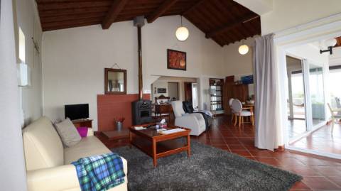 MORADIA ISOLADA COM VISTA MAR DIRETA