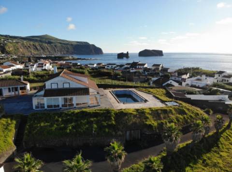 Oportunidade Única - Moradia com Vista Deslumbrante nos Mosteiros!